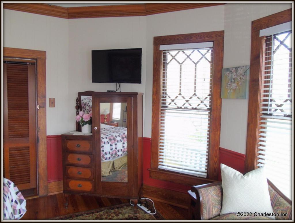 The Charleston Inn Hendersonville Nc Bagian luar foto