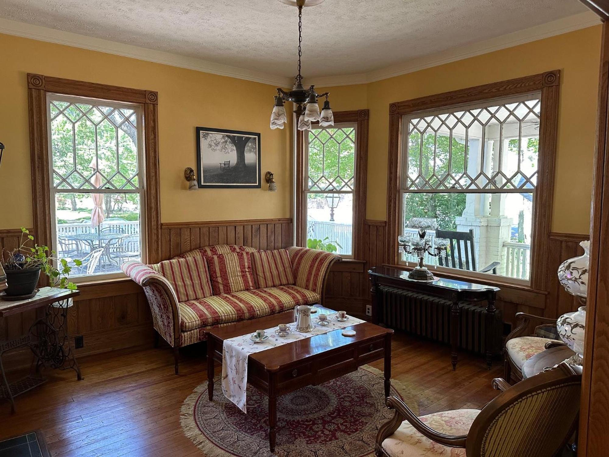 The Charleston Inn Hendersonville Nc Bagian luar foto