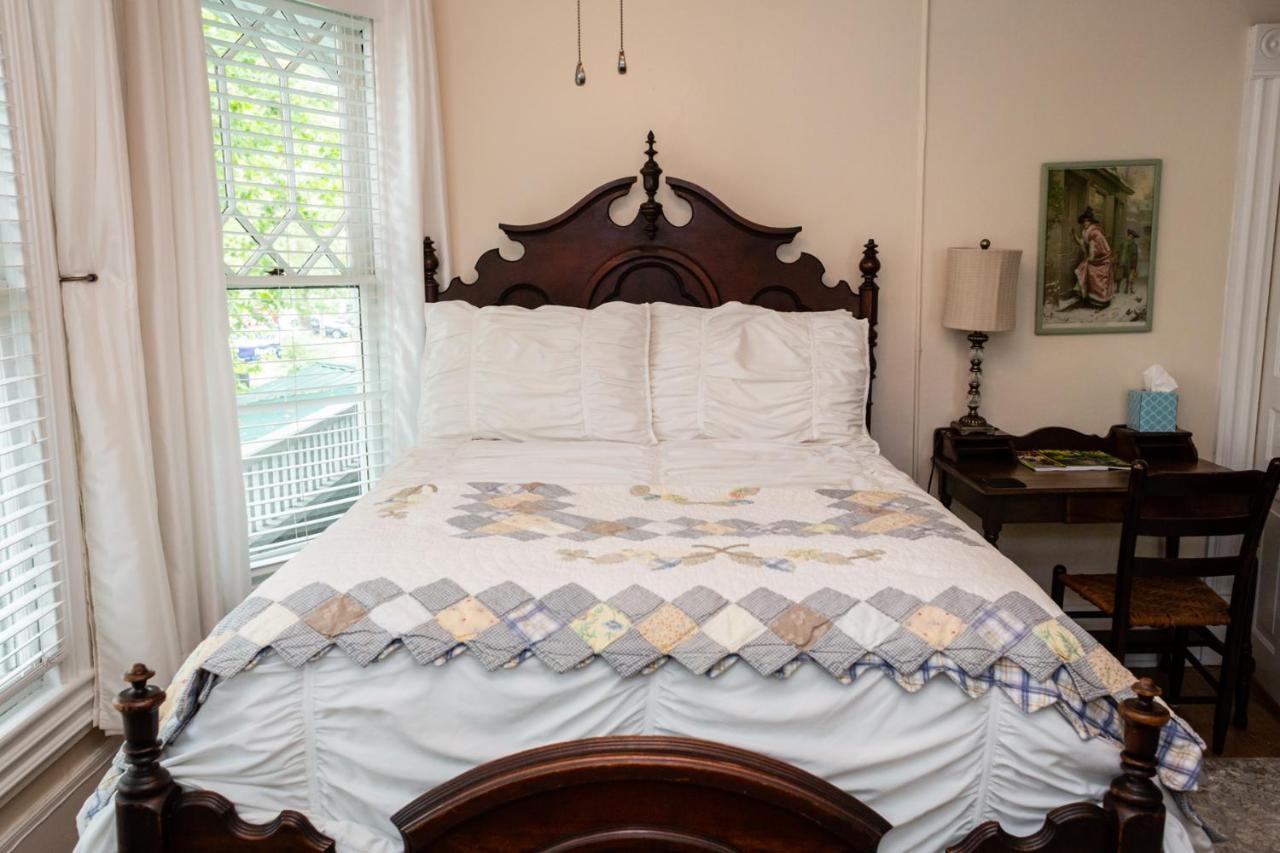 The Charleston Inn Hendersonville Nc Bagian luar foto