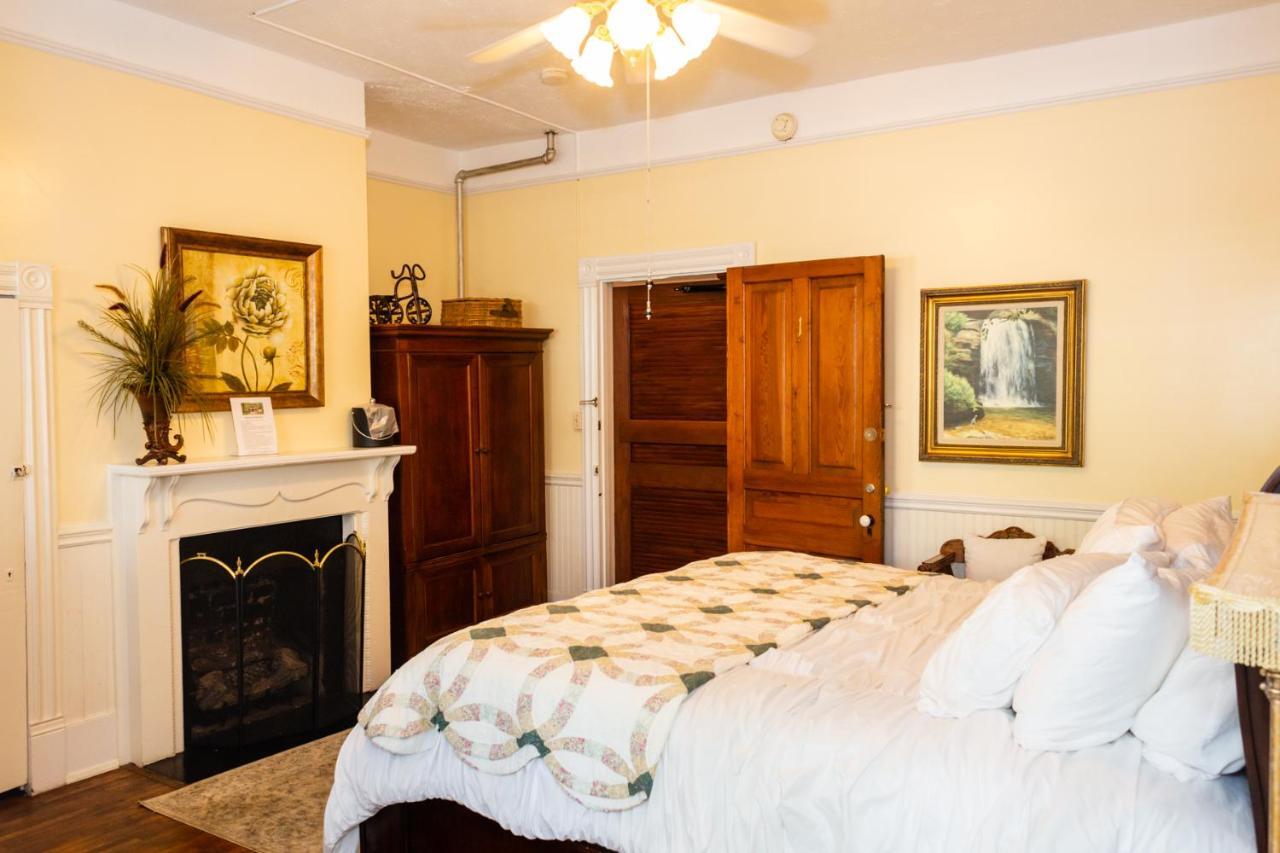 The Charleston Inn Hendersonville Nc Bagian luar foto